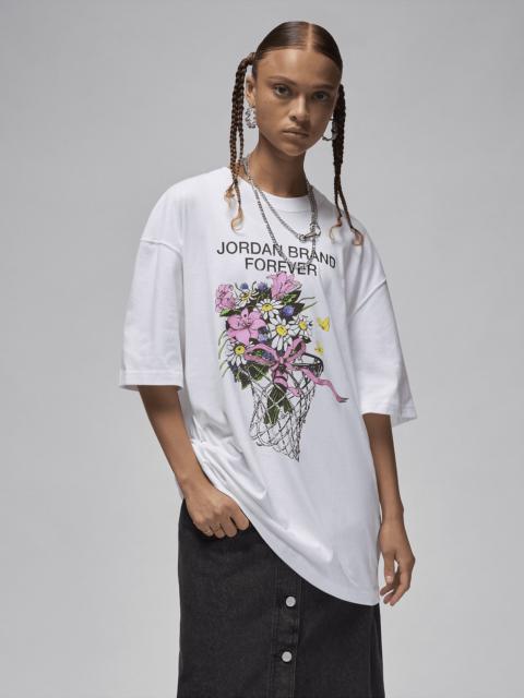 Jordan Women's Oversized Graphic T-Shirt