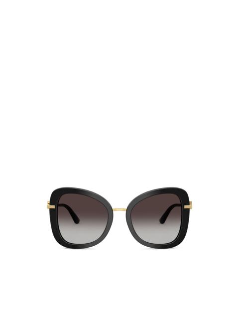 oversized-frame sunglasses