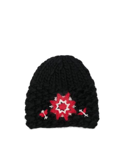 star-appliqué beanie