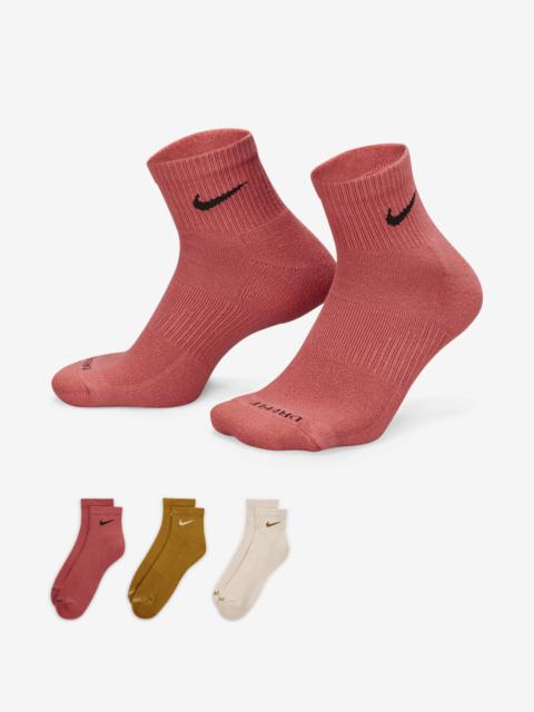 Nike Everyday Plus Cushioned Training Ankle Socks (3 Pairs)