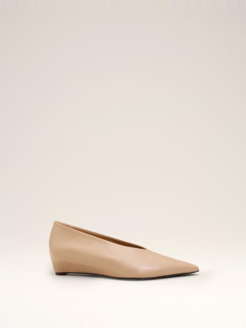 BEIGE LAMB LEATHER POINTED TOE WEDGE PUMP