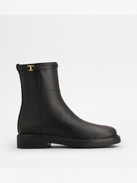 ANKLE BOOTS IN LEATHER - BLACK