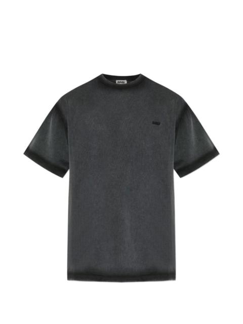 logo-embroidered T-shirt