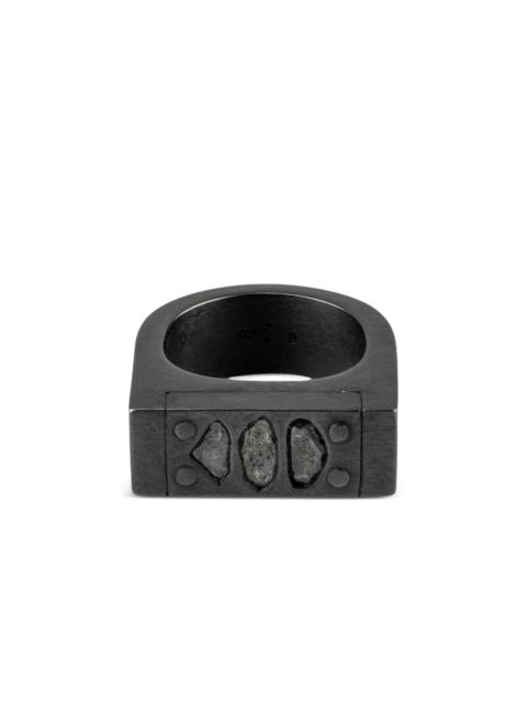 Plate Single three-diamond-slab ring