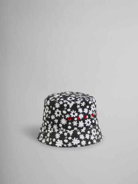 COTTON BUCKET HAT WITH BLACK AND WHITE POP FIELDS MOTIF