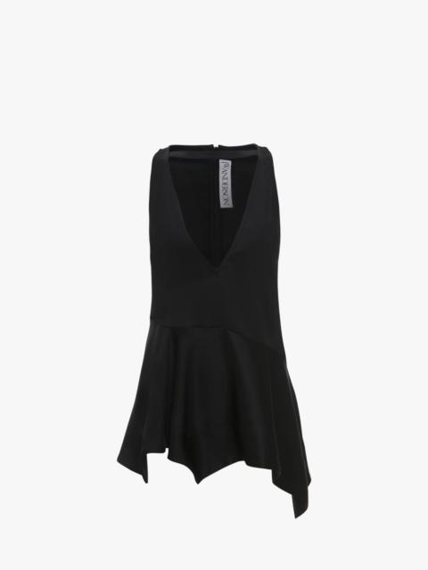 SLEEVELESS V-NECK TOP