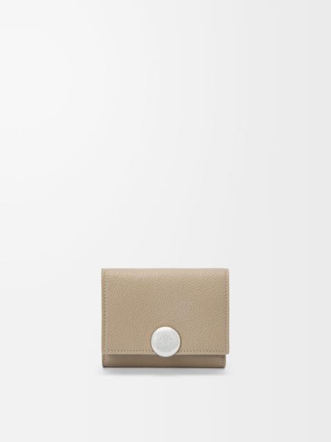 Pebble trifold wallet in pebble grain calfskin