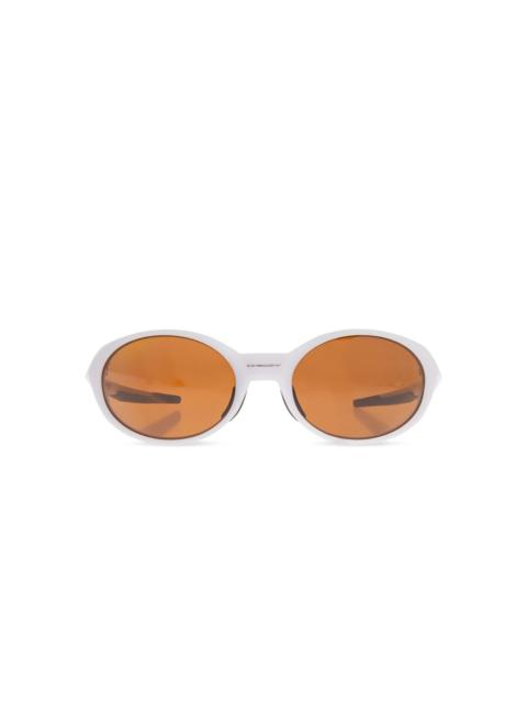 oval-frame sunglasses
