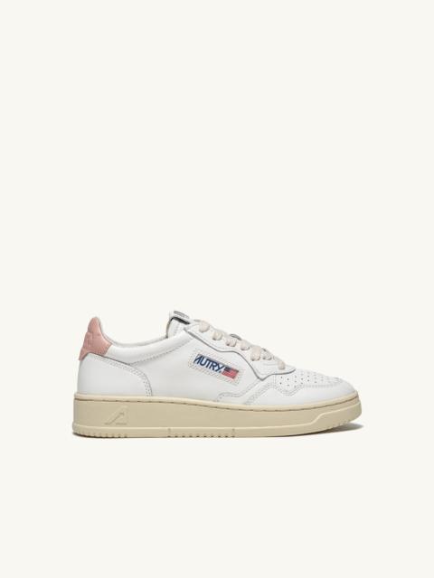 MEDALIST LOW SNEAKERS IN WHITE AND PINK LEATHER