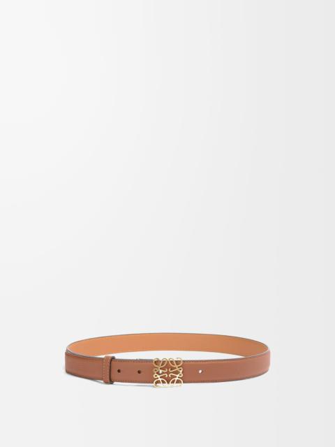 Anagram belt in pebble grain calfskin