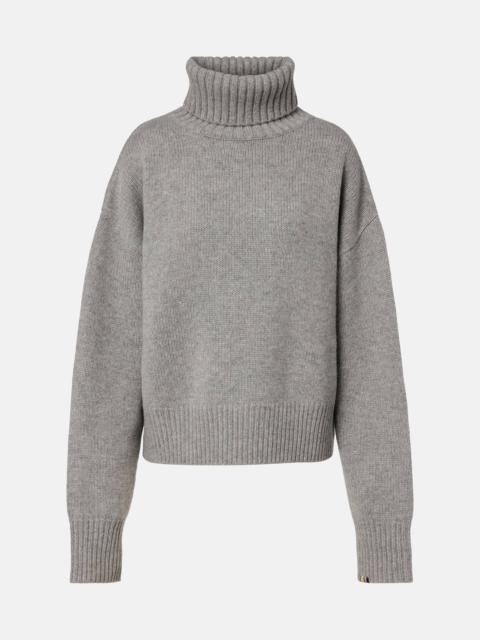N°434 cashmere turtleneck sweater