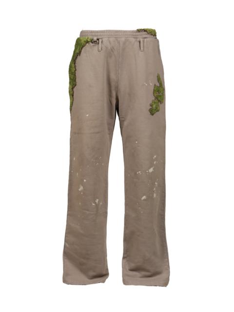 MOSS-GROWN EMBROIDERY SWEAT PANTS / GRY