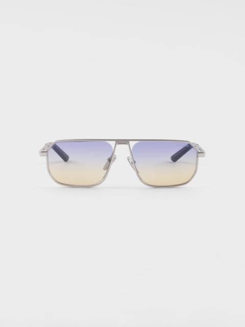 Sunglasses with the iconic metal plaque