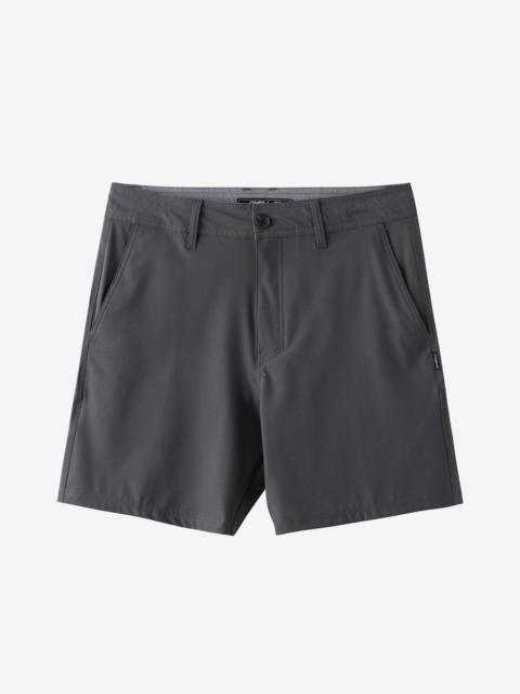 Reserve Solid 17" Hybrid Shorts