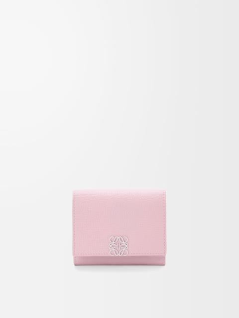 Anagram trifold wallet in pebble grained calfskin