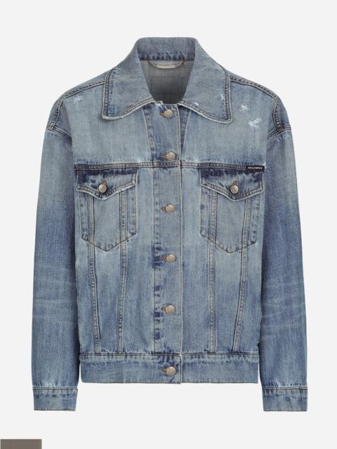 Denim jacket with branded plate