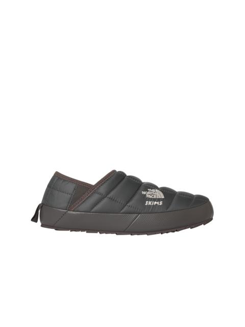 x SKIMS Thermoball Traction V Mule