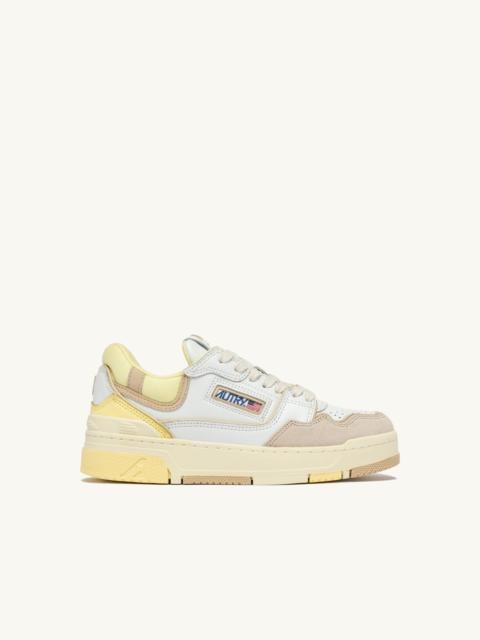 SNEAKERS CLC LOW IN WHITE BOULDER AND LEMON MERINGUE LEATHER AND SUEDE