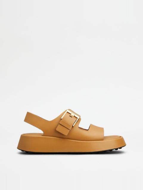 SANDALS IN LEATHER - BROWN