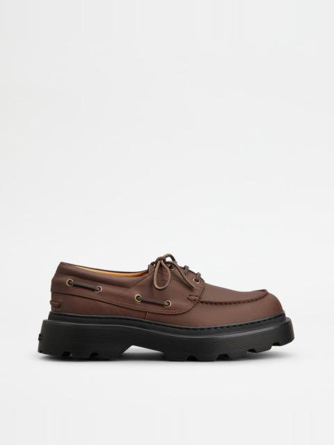 BOAT SHOES IN LEATHER - BROWN