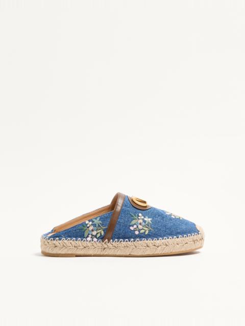 VLOGO SIGNATURE MULE IN DENIM WITH FLORAL EMBROIDERY 25MM