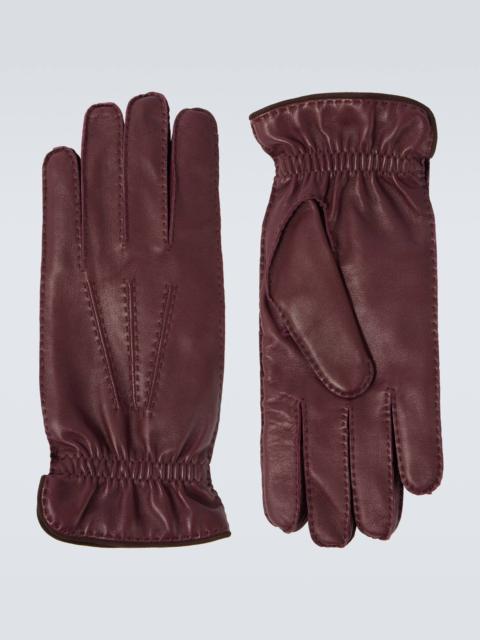 Leather gloves