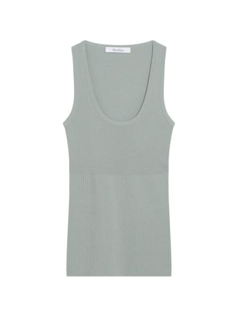 sleeveless top