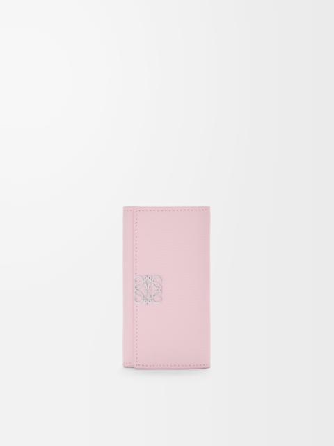 Anagram key case in pebble grained calfskin