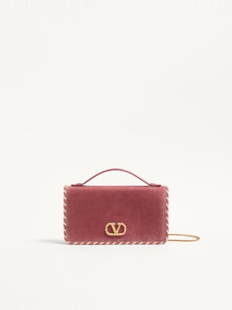 VLOGO SIGNATURE VELVET CHAIN WALLET WITH JEWEL LOGO