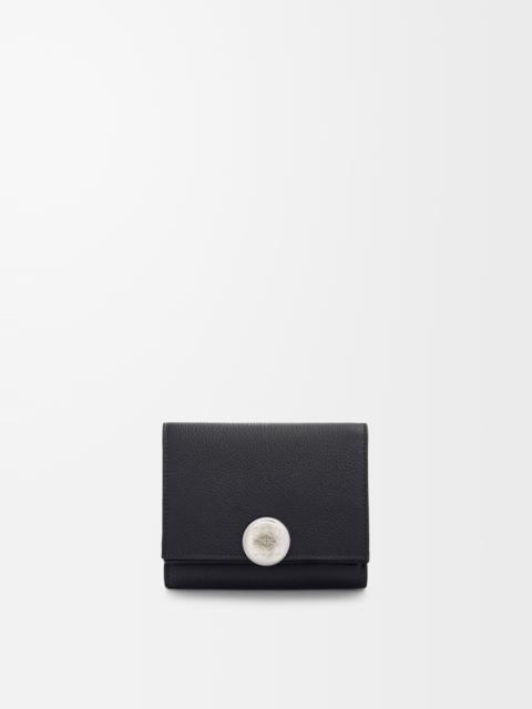 Pebble trifold wallet in pebble grain calfskin