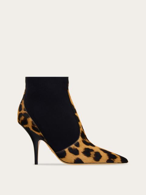 Ankle boot with graphic detail