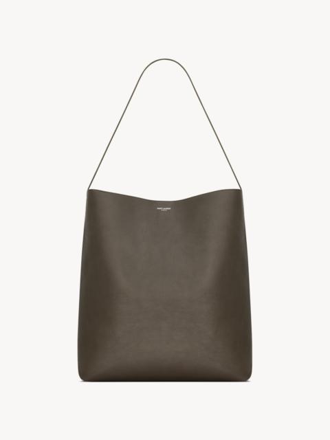 BOLD HOBO BAG IN LEATHER