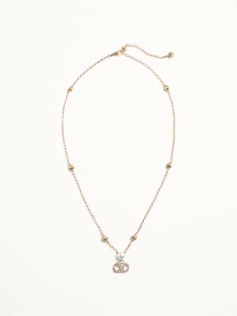 VLOGO SIGNATURE NECKLACE IN METAL, PEARL AND SWAROVSKI® CRYSTALS