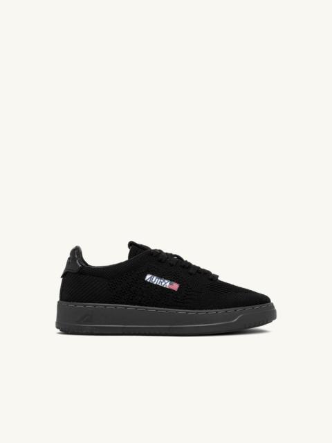 MEDALIST EASEKNIT LOW SNEAKERS IN BLACK FABRIC