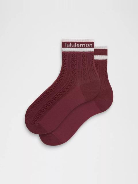 Unisex Cable-Knit Quarter Socks