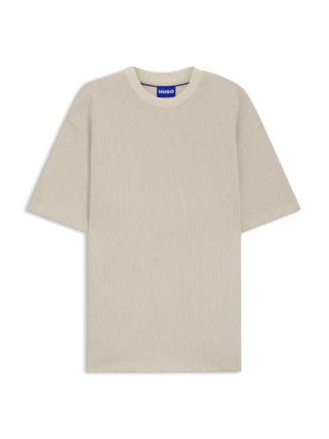 WAFFLE-STRUCTURE T-SHIRT IN A COTTON BLEND