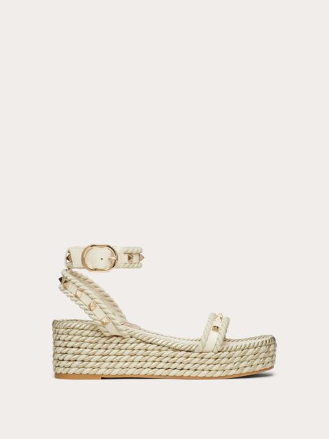 ROCKSTUD FLATFORM SANDAL IN CALFSKIN 45MM