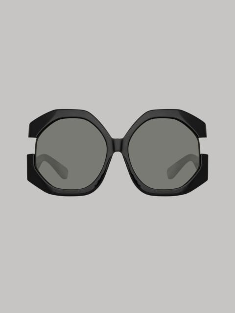 BARDOT OVERSIZED SUNGLASSES IN BLACK