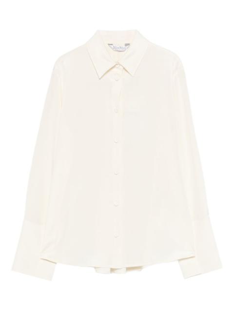 point-collar shirt
