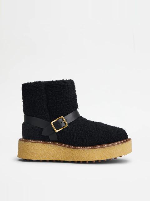 PLATFORM BOOTS IN WOOL AND LEATHER - BLACK
