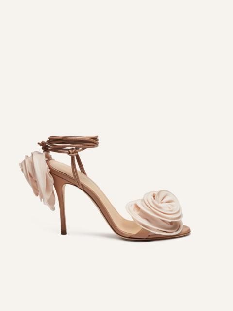 Wrap around double flower sandals in nude