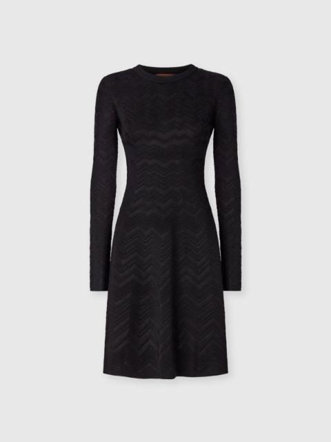 Long sleeve short dress with chevron pattern