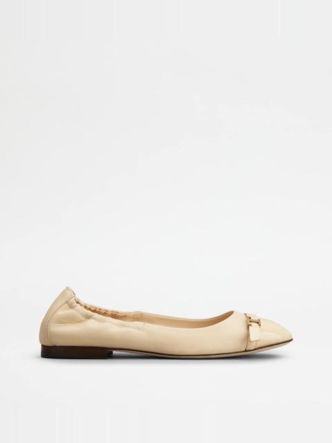 BALLERINAS IN LEATHER - BEIGE
