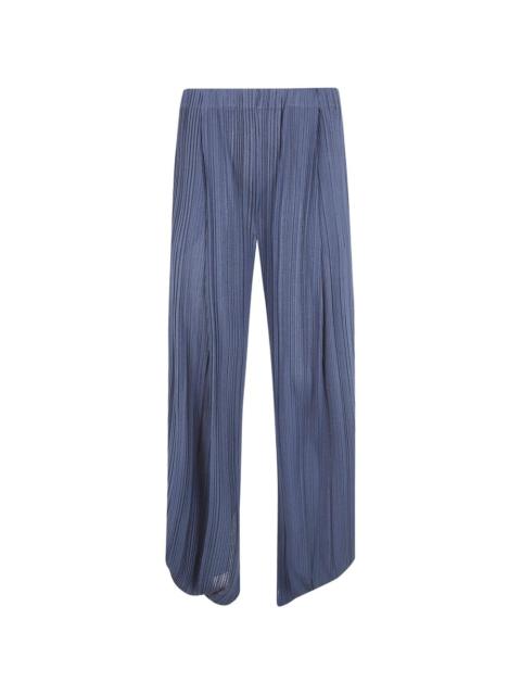 pleated trousers