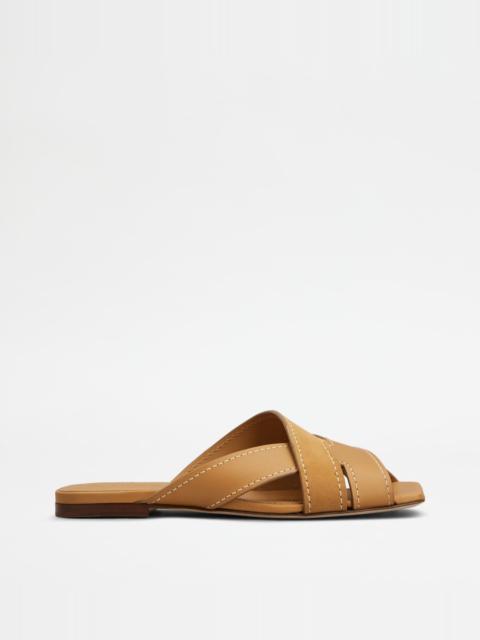 SANDALS IN SMOOTH LEATHER AND SUEDE - BROWN