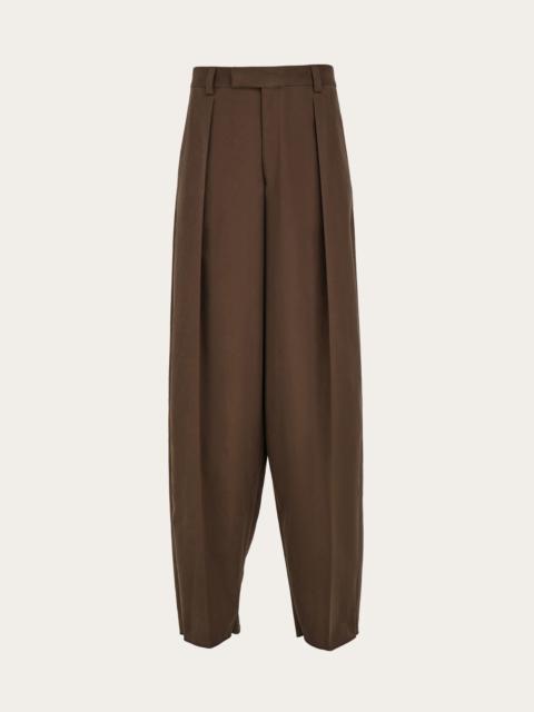 Tailored trouser with inverted pleats