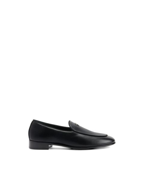 signature detail valtor loafers