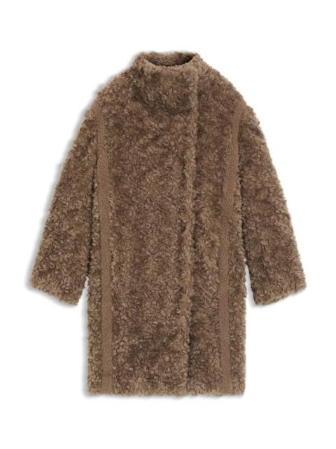 CONCEALED-CLOSURE COAT IN FAUX FUR