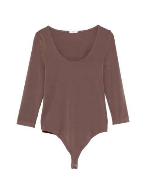 scoop-neck long-sleeved top