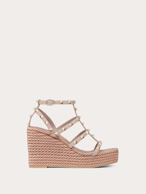 ROCKSTUD ANKLE STRAP WEDGE SANDAL IN CALFSKIN LEATHER 95 MM